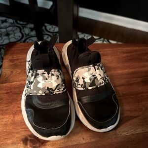 Under Armour tennis shoes